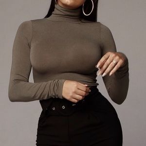 JLux Label Turtleneck Top Size M